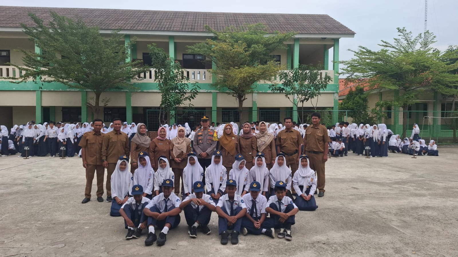 Kapolsek Muara Gembong Jadi Pembina Upacara SMPN 1, Tekanan Disiplin dan Anti Narkoba