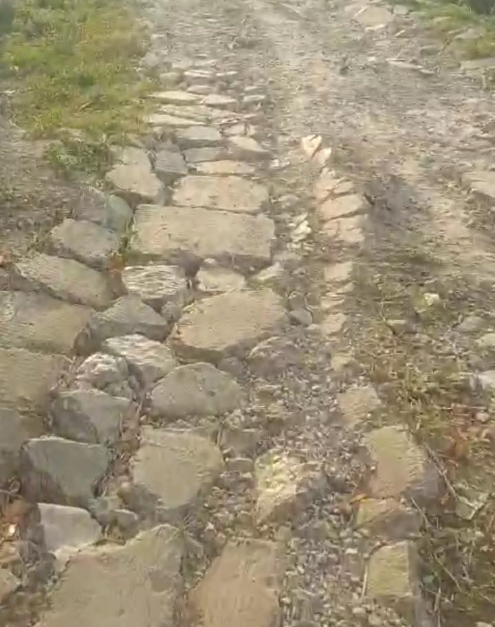 Jalan di Sukawijaya Rusak Parah, Warga dan Pengguna Jalan Keluhkan Lambannya Perbaikan